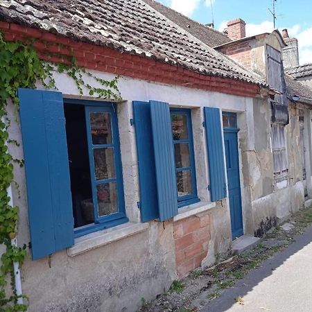 Petite Maison De Village Ygrande Esterno foto