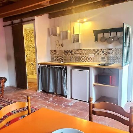 Petite Maison De Village Ygrande Esterno foto