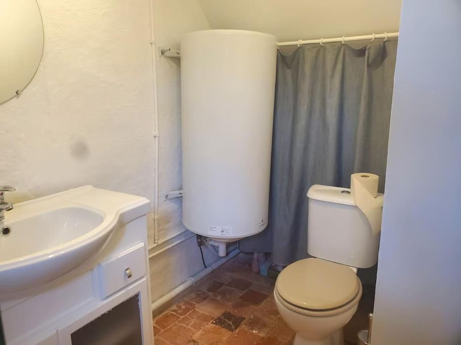 Petite Maison De Village Ygrande Esterno foto