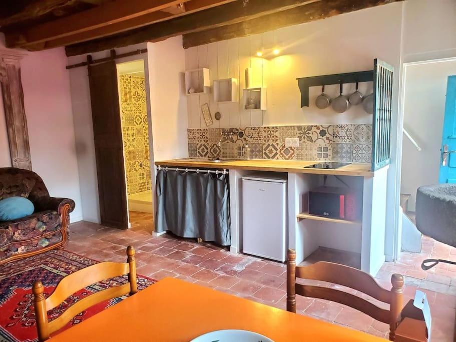 Petite Maison De Village Ygrande Esterno foto
