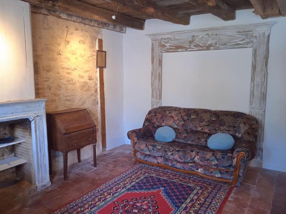 Petite Maison De Village Ygrande Esterno foto